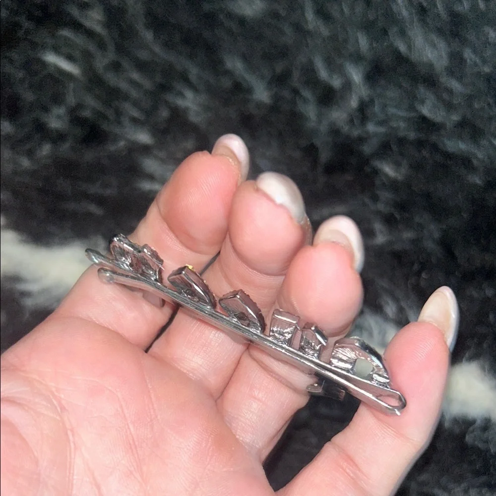 Queen Rhinestone Brooch - Picture 4 of 5
